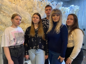 Студенты Ставропольского филиала РАНХиГС делают маскировочные сети для СВО