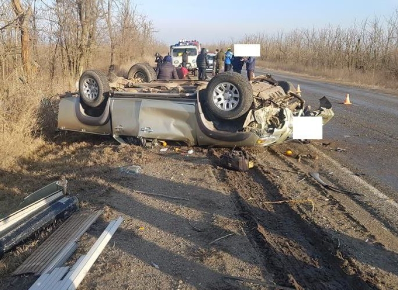 В Арзгире при кувырке Mazda погиб водитель, два человека пострадали