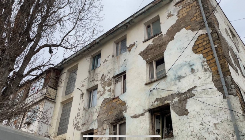 Жильцы аварийного дома в Каспийске Дагестана потребовали расселения