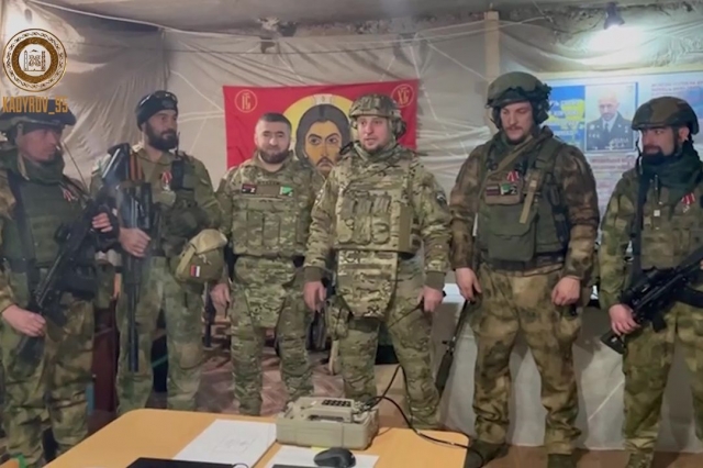 <i>Четверым спецназовцам из Чечни на передовой вручили ордена Мужества</i>