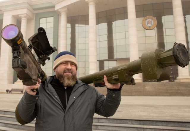 <i>Глава Чечни посоветовал бойцам СВО не жаловаться на проблемы в соцсетях</i>