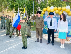 Казаки посетили торжественную линейку воспитанников лицея №38 города Ставрополя