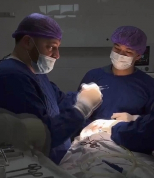 Хирург из Чечни провел в Бишкеке девять сложных операций детям