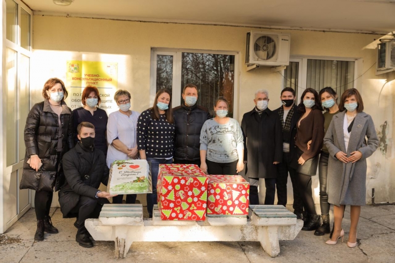 Мэр Ставрополя Иван Ульянченко поздравил врачей с Новым годом и Рождеством