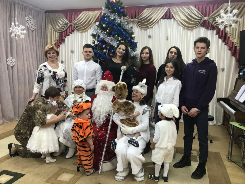 На Ставрополье студенты СтГМУ подарили «Новогоднюю улыбку» детям