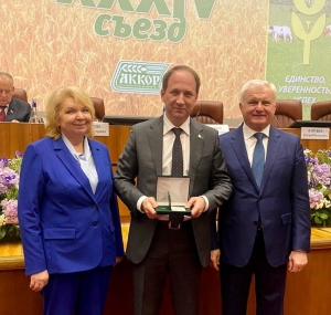 Директору Ставропольского филиала Россельхозбанка присвоено звание «Почетный фермер»