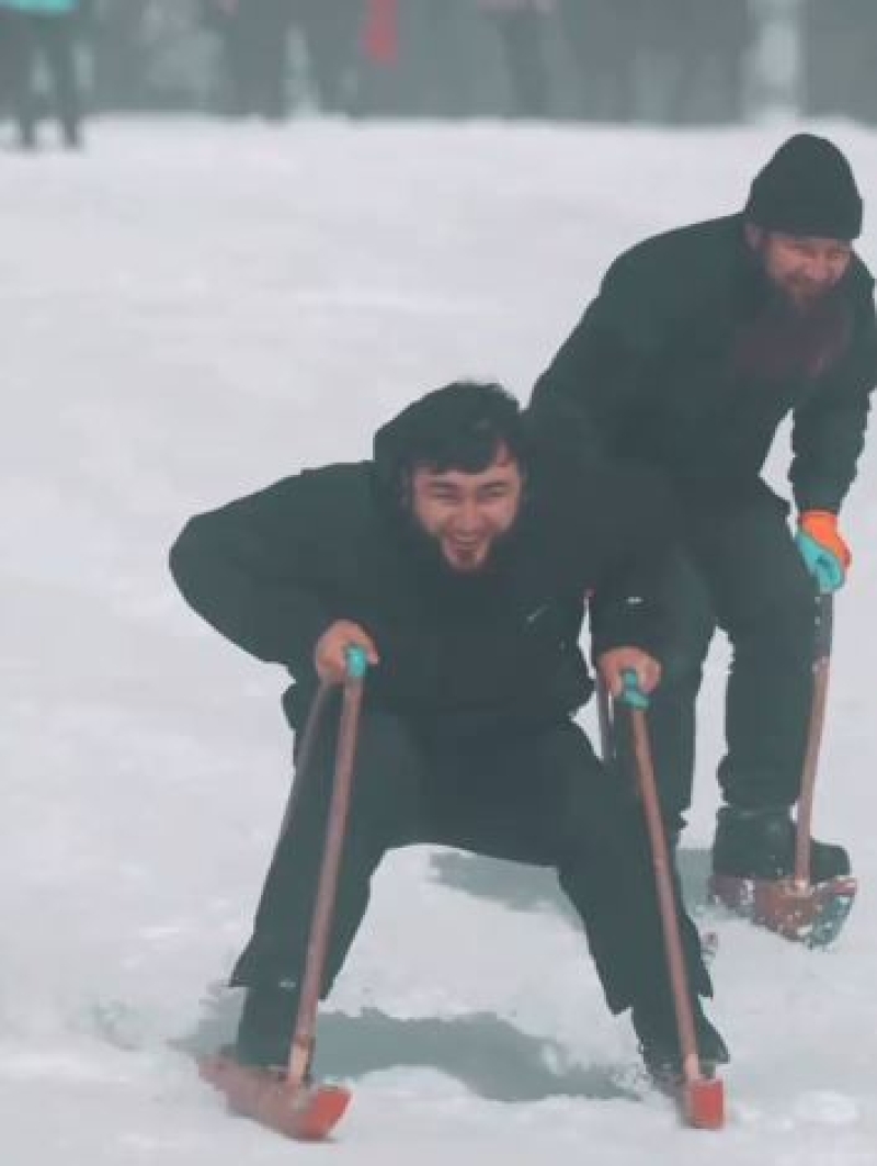 В Чечне возродили старинную забаву – катание на коньколыжах