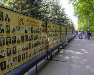 На обновлённой Стене памяти в Ставрополе появилось 130 новых фотографий