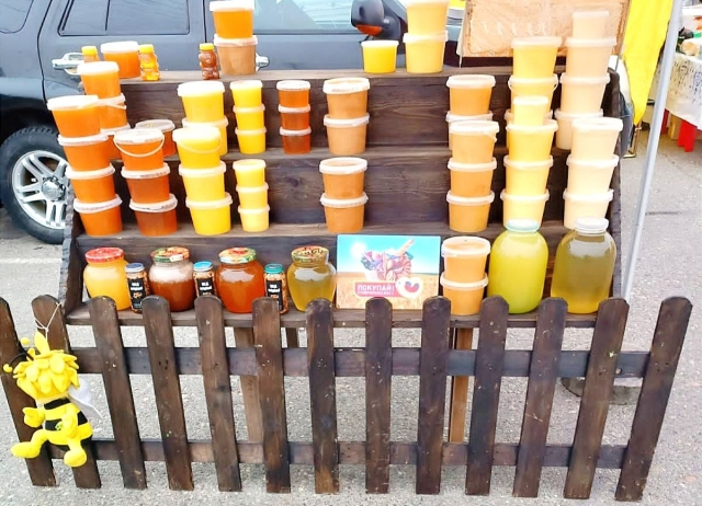 <i>В Ставрополе на ярмарках покупателям предложат большой ассортимент мёда</i>