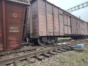 В Чечне с рельсов сошли вагоны грузового поезда