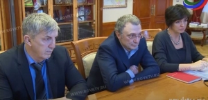 Глава Дагестана поздравил сенатора и мецентата Керимова