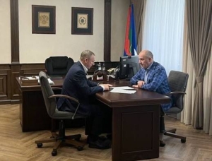 Темрезов поблагодарил главу МВД по КЧР за безопасные торжества