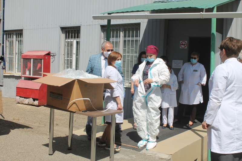 Волонтёры ОНФ передали средства защиты «нековидным» ставропольским больницам