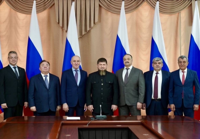 <i>Глава Чечни: Большая «семёрка» Северного Кавказа объявила санкции G7</i>