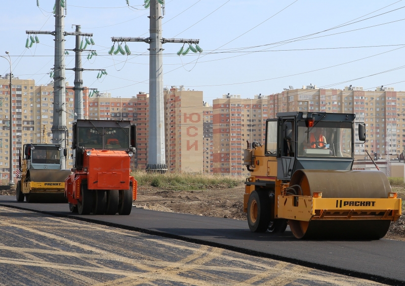 В Ставрополе на Российском проспекте укладывают асфальт с использованием новейших технологий