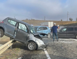 На подъезде к Ставрополю в ДТП с четырьмя машинами два человека получили травмы