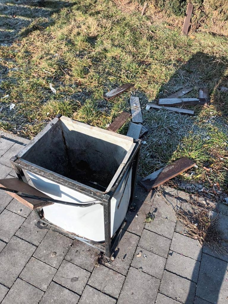 Во Владикавказе на площади фонтанов вандалы взорвали урны