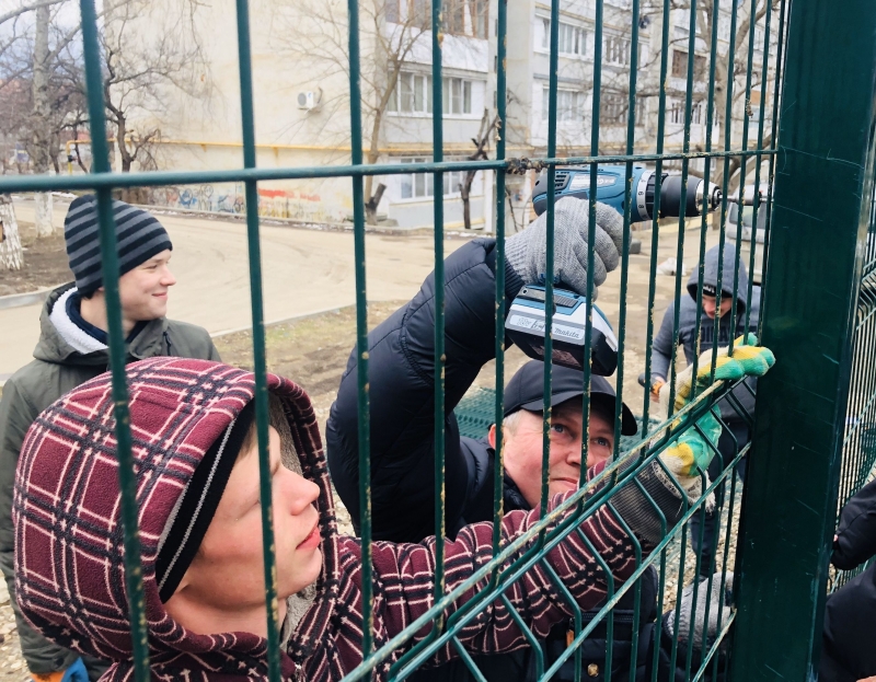 Пострадавшие от рук вандалов спортивные площадки восстановили в Железноводске