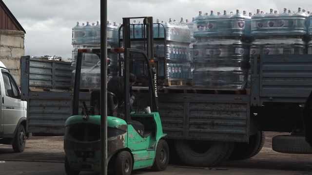 <i>Ингушетия направила жителям ДНР и беженцам 60 тонн воды</i>