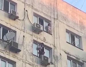 В Дагестане на мать «танцующей» за окном на 9 этаже девочки завели дело