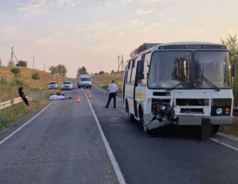 В Изобильном в ДТП с автобусом погиб 28-летний мотоциклист-бесправник