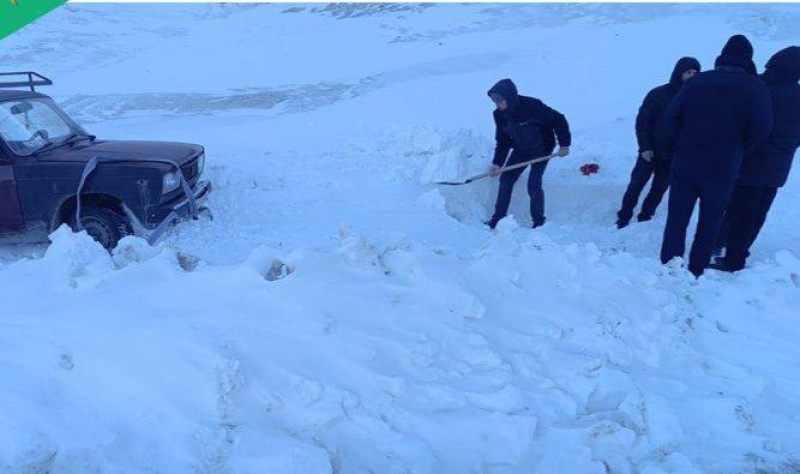 Из снежного плена на перевале в Дагестане спасли 4 человек