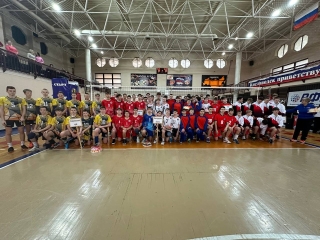На полуфинал первенства России по волейболу в Кисловодск приехали 6 команд