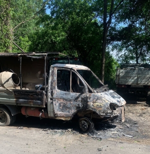 Два автомобиля 9 мая сгорели в Железноводске