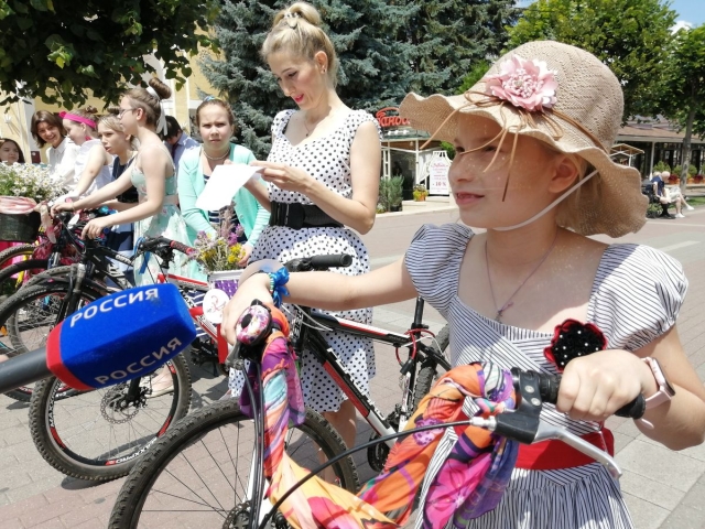 <i>В Кисловодске самой стильной велосипедисткой признана Полина Ларина</i>