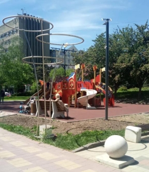 Новая игровая площадка у ДКиС в Ставрополе встретит маленьких горожан