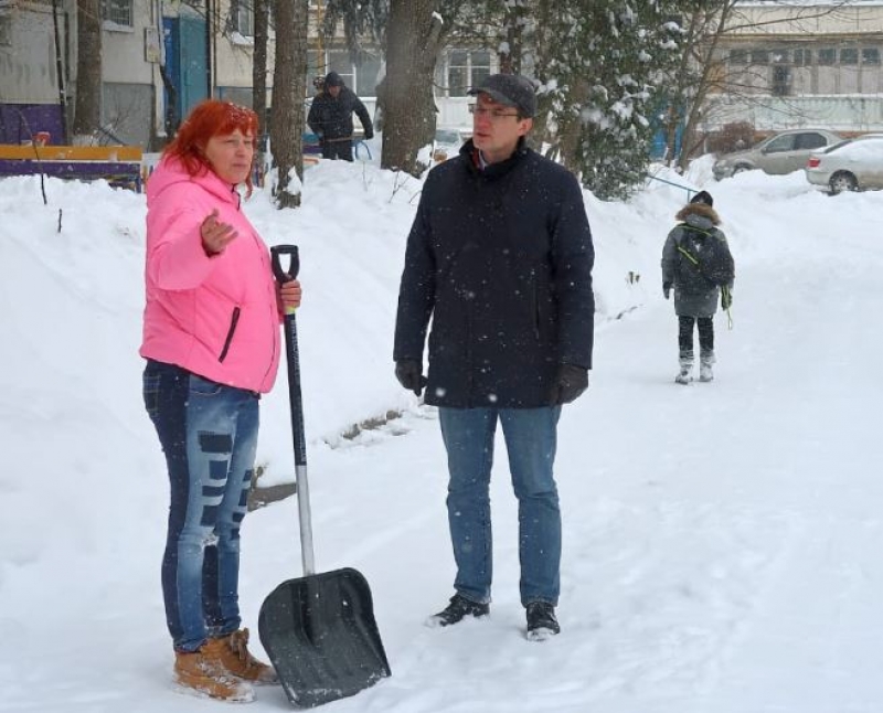 Власти в Железноводске и надзорники в условиях снегопада выявили недобросовестные УК