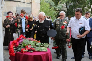 В Ставрополе открыли мемориальную доску погибшему на Донбассе Ивану Вересову