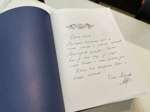 Министр культуры Российской Федерации пополнила книгой Народную библиотеку в Железноводске