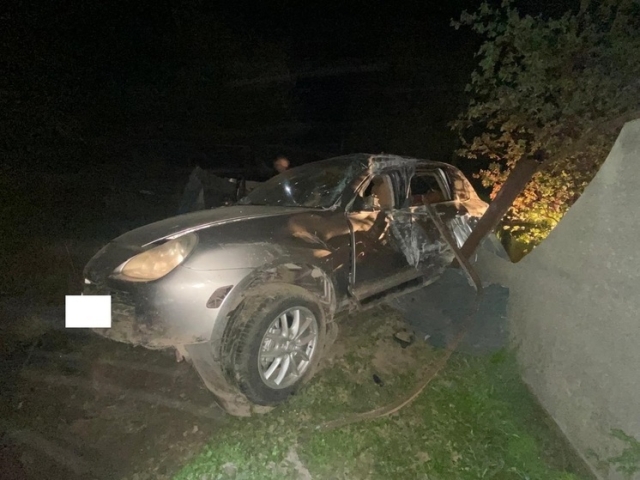 <i>На Ставрополье в ДТП погиб водитель врезавшегося в опору ЛЭП Porshe Cayenn</i>